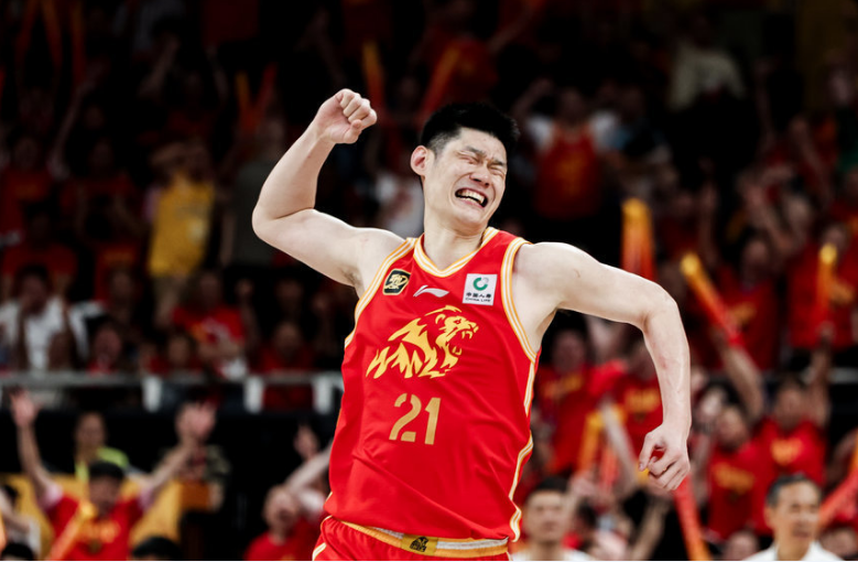 MK体育登录入口-广厦半场49-49上海：胡金秋22分大爆发 张镇麟王哲林陷犯麻烦规
